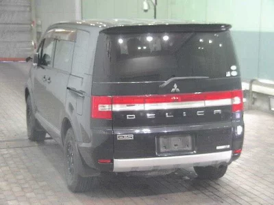 Mitsubishi Delica D:5