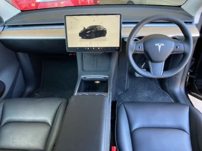 Tesla MODELY