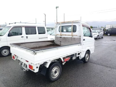 Nissan NT100 Clipper