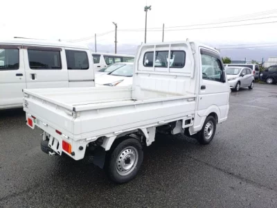 Nissan NT100 Clipper