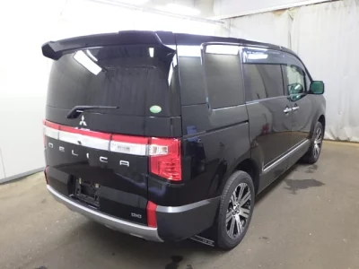 Mitsubishi Delica D:5