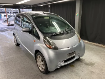 Mitsubishi i
