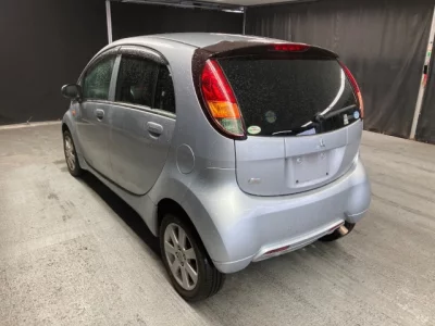 Mitsubishi i