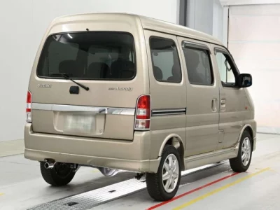 Suzuki Every Landy