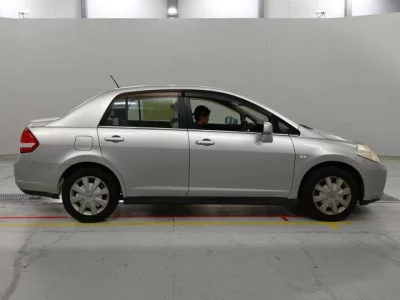 Nissan TIIDA LATIO