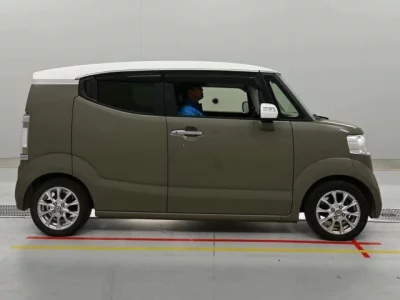 Honda N-Box Slash