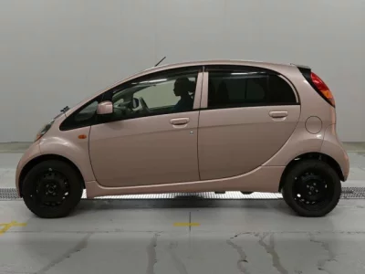 Mitsubishi i
