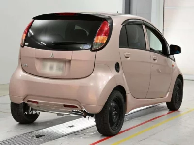 Mitsubishi i