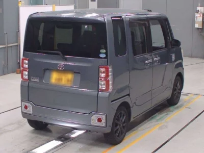 Toyota Pixis Mega