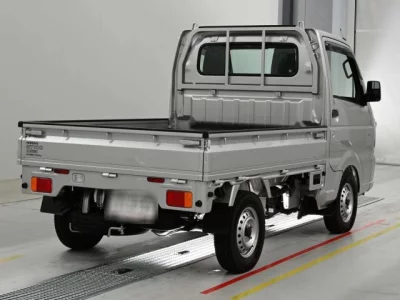 Nissan NT100 Clipper