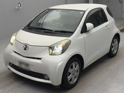 Toyota iQ