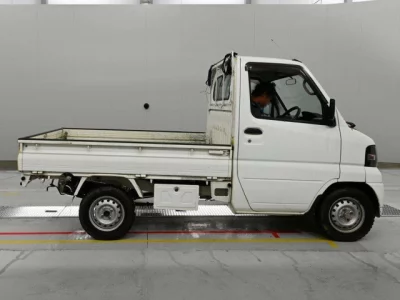Nissan CLIPPER TRUCK
