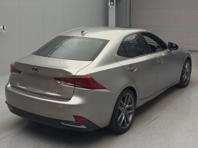 Lexus IS