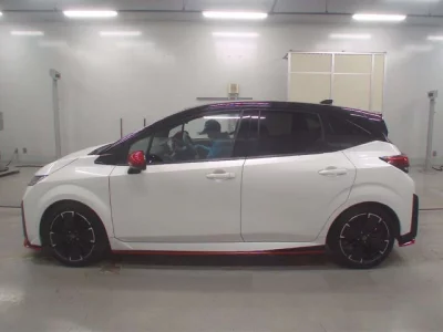 Nissan Aura