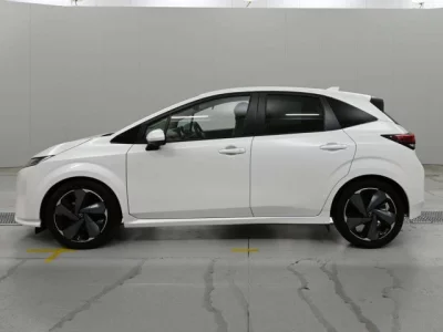 Nissan Aura