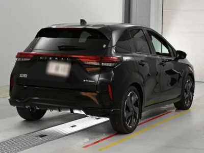 Nissan Aura
