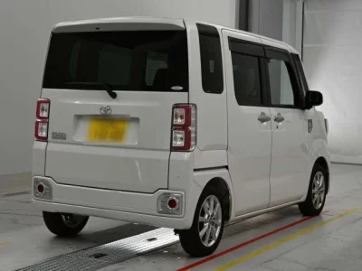 Toyota Pixis Mega