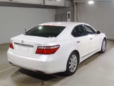 Lexus LS