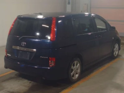 Toyota ISIS