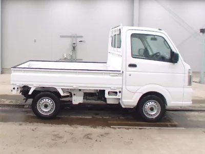 Nissan NT100 Clipper