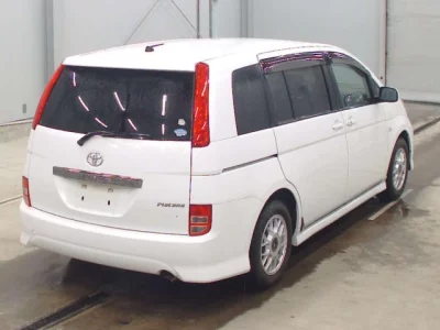 Toyota ISIS