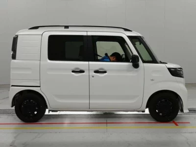 Suzuki SPACIA BASE