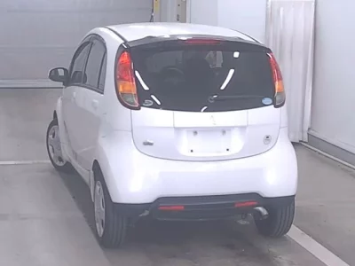 Mitsubishi i