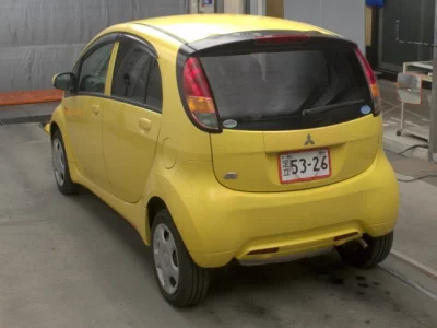 Mitsubishi i