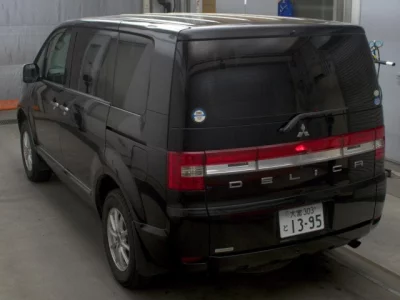 Mitsubishi DELICA D5