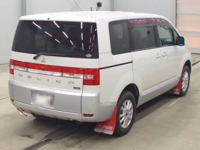Mitsubishi Delica D:5