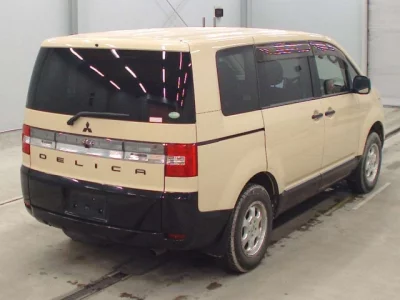 Mitsubishi Delica D:5