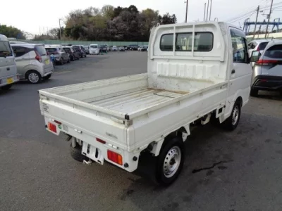 Nissan NT100 Clipper