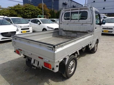 Nissan NT100 Clipper