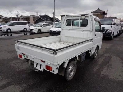 Nissan NT100 Clipper