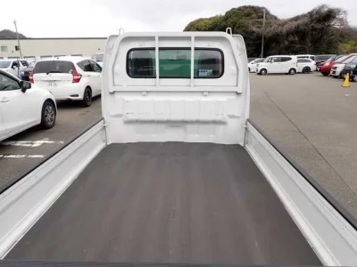 Nissan NT100 Clipper