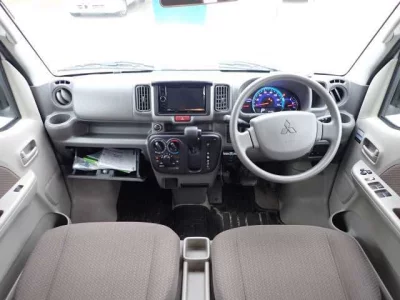 Mitsubishi Minicab Van