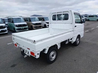 Nissan NT100 Clipper