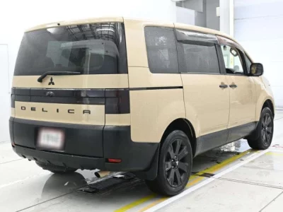 Mitsubishi Delica D:5