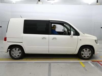 Honda Mobilio Spike