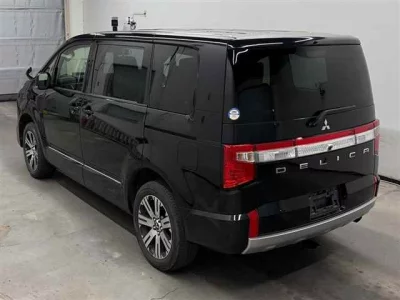 Mitsubishi Delica D:5