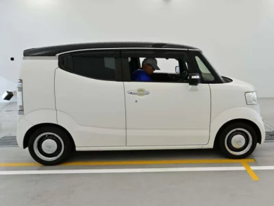 Honda N-Box Slash