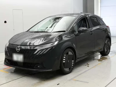 Nissan AURA