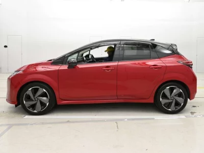 Nissan Aura