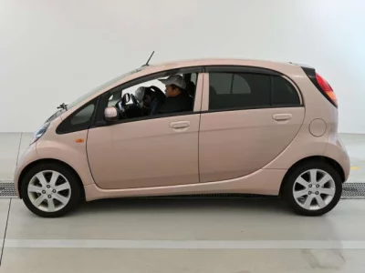 Mitsubishi i