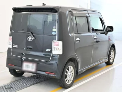 Toyota PIXIS SPACE