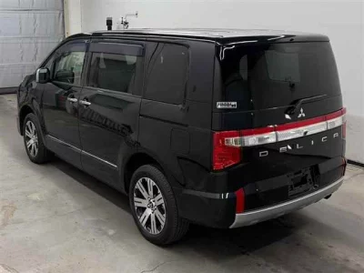 Mitsubishi Delica D:5