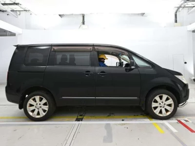 Mitsubishi DELICA D5