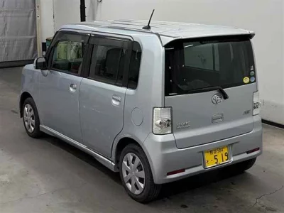 Toyota Pixis Space