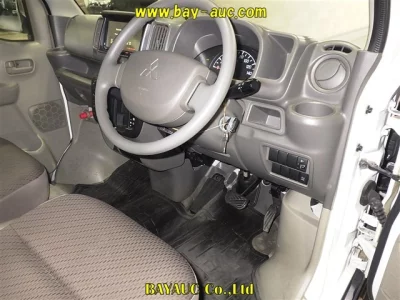 Mitsubishi Minicab Van