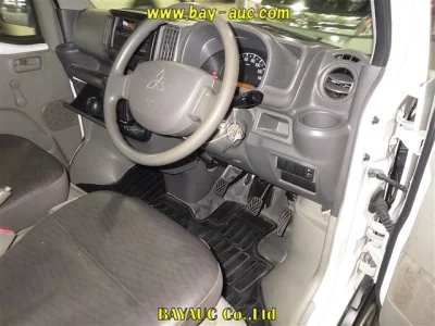 Mitsubishi Minicab Van